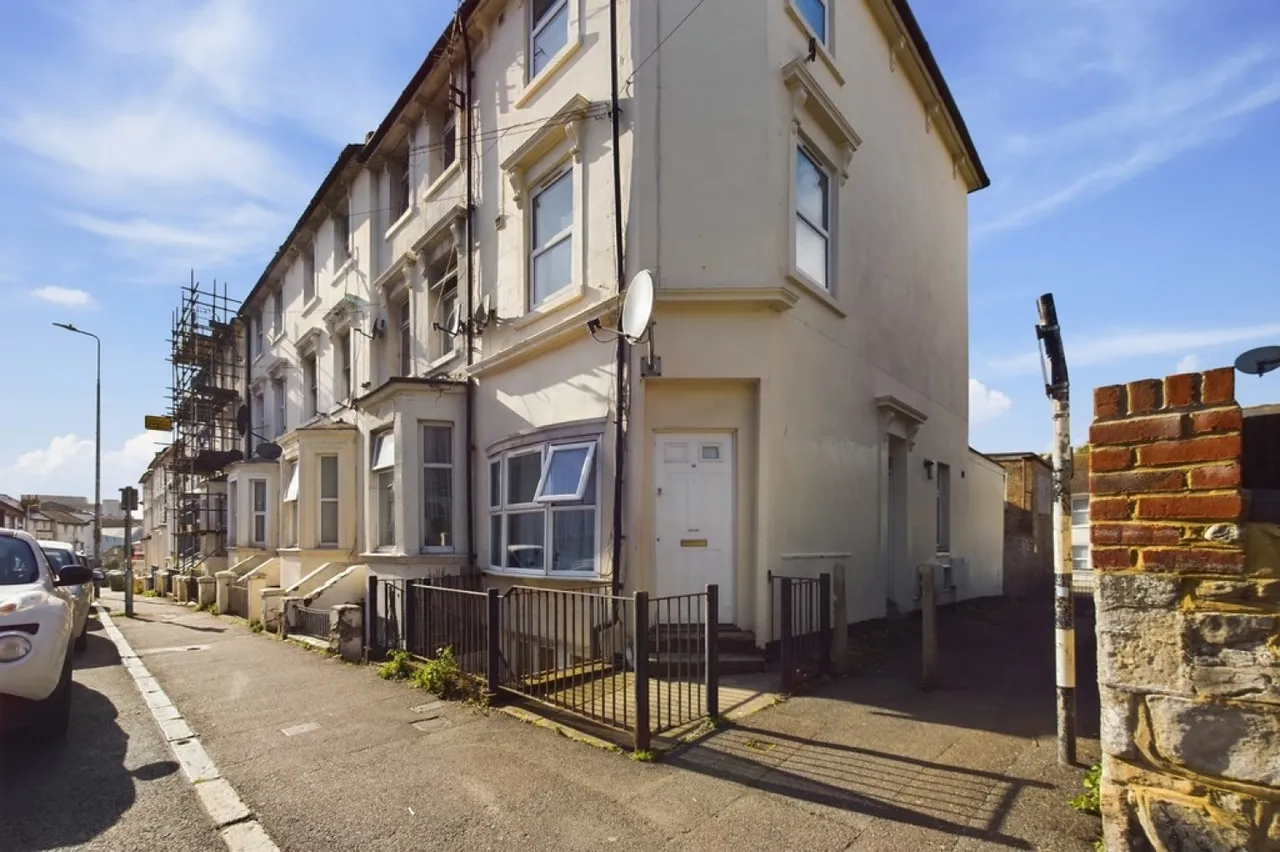 1 bed flat for sale — Dover Road, Folkestone