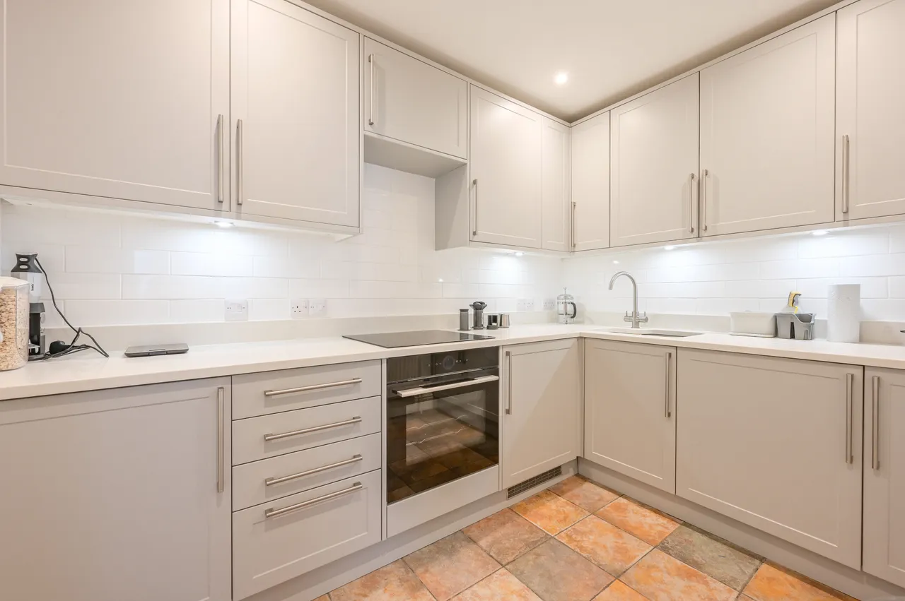 Flat 3, 39 Crutched Friars, London, photo 2