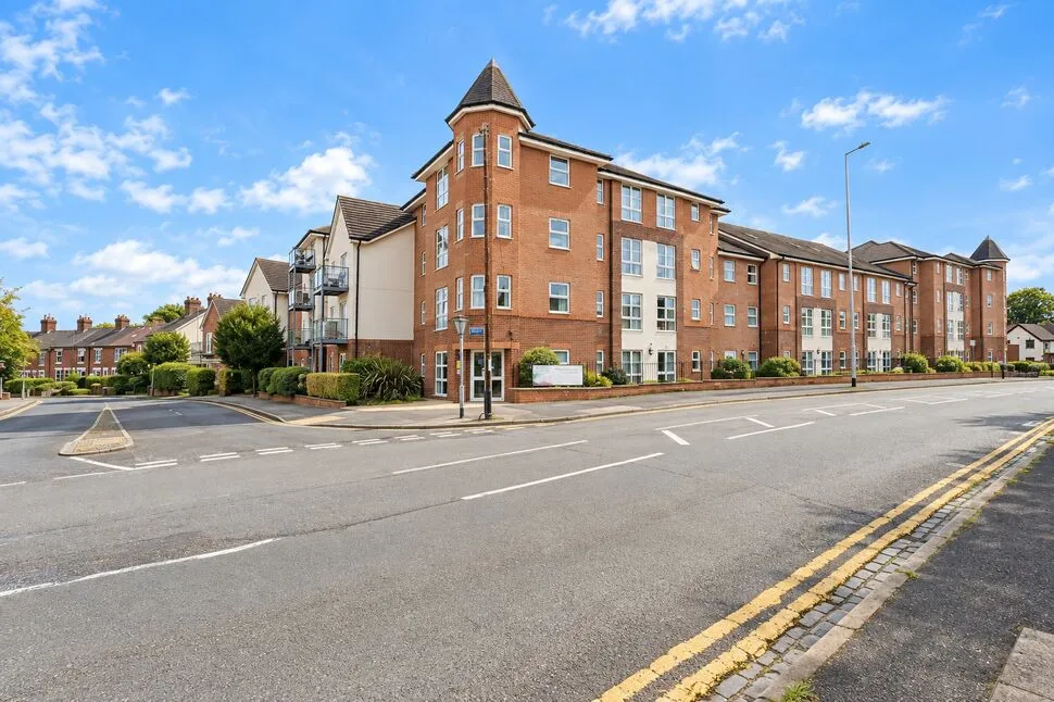 High Street, Wolstanton, ST5, photo 15