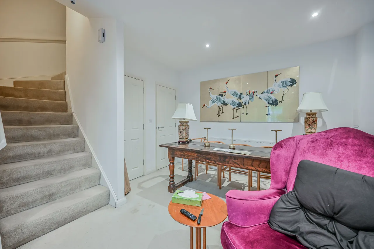 9 Beaumans Drive, London, photo 10