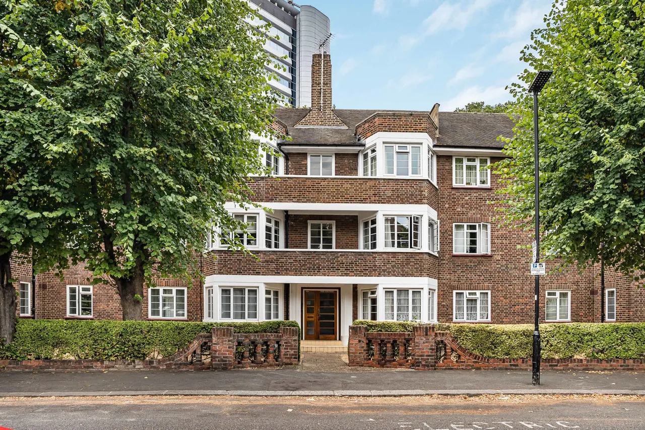 2 bed flat for sale, Grange Road, London, W4
