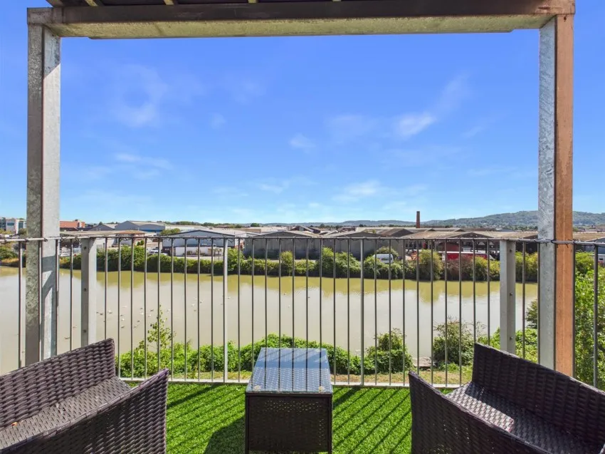 2 bed flat for sale, Harker Close, Gloucester