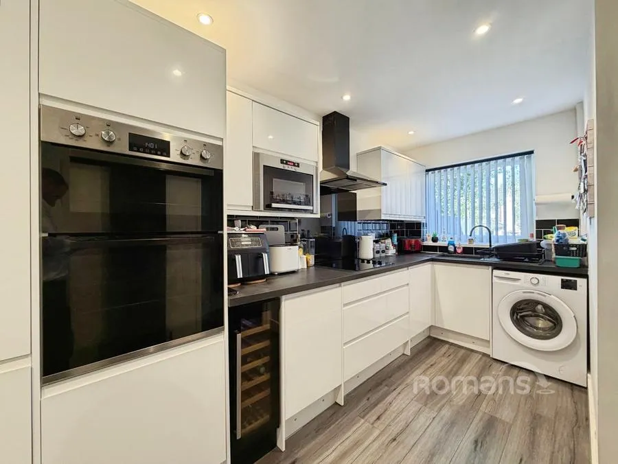 Woburn Avenue, Farnborough, GU14, photo 3