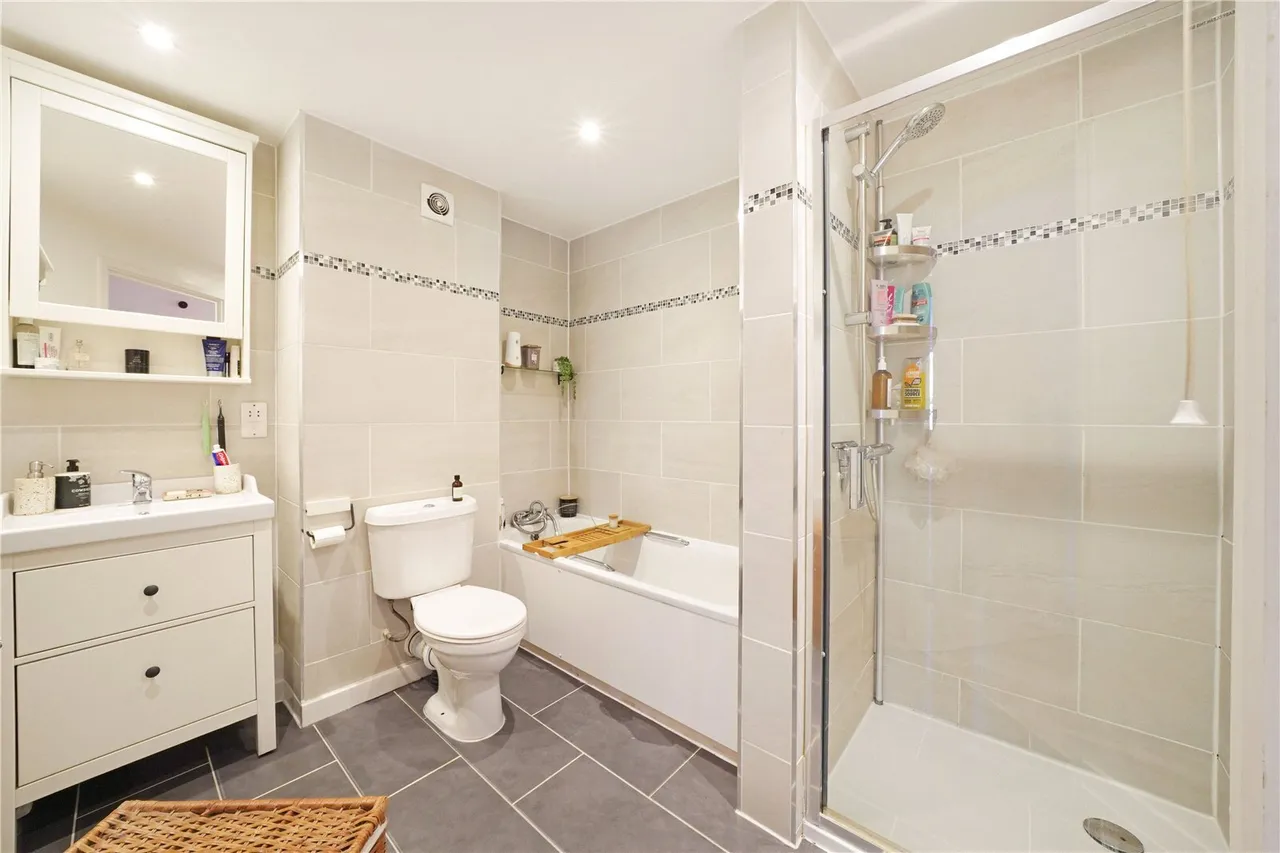 Mapesbury Road, Willesden Green, London, NW2, photo 8