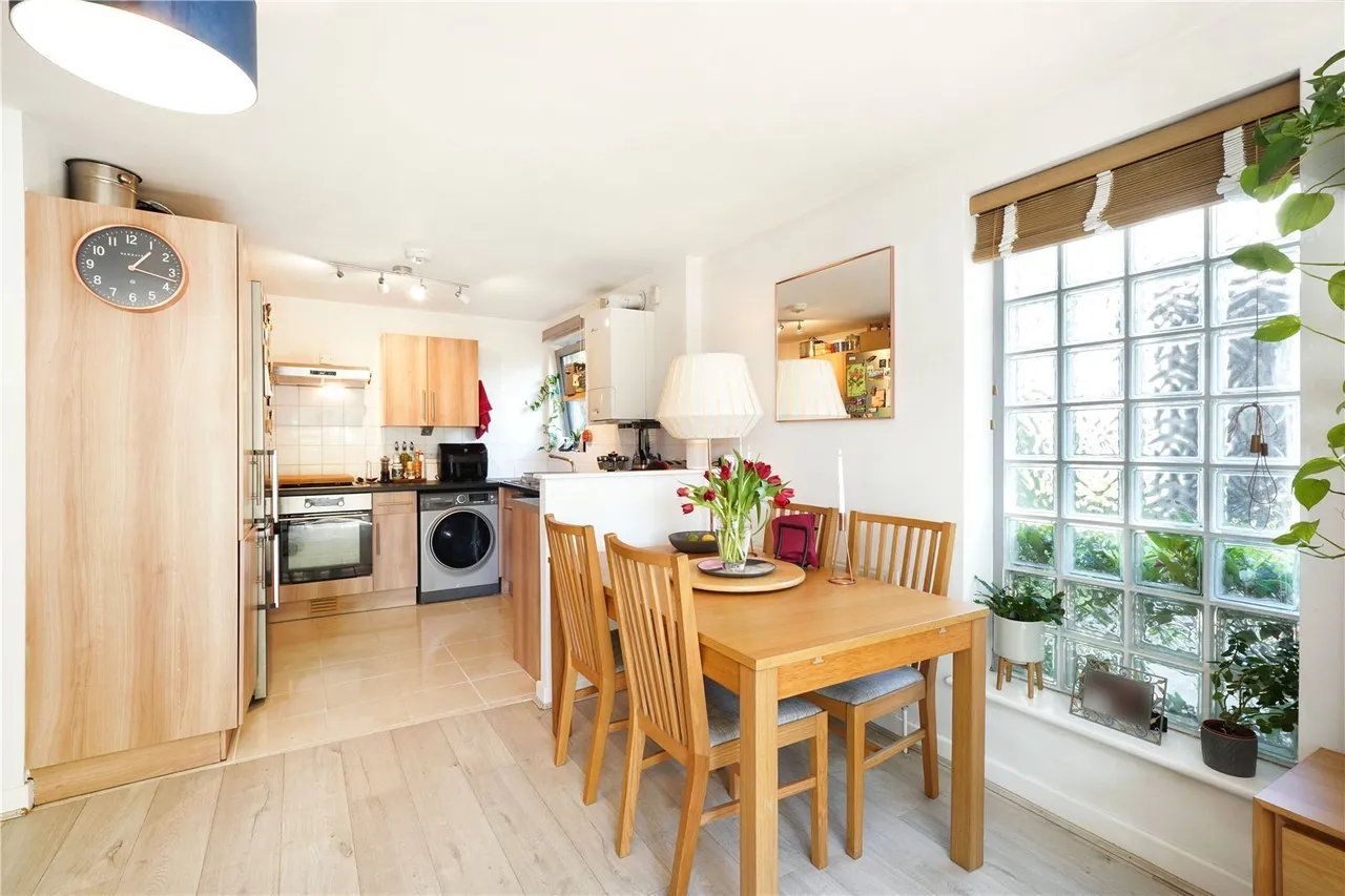 Mapesbury Road, Willesden Green, London, NW2, photo 11