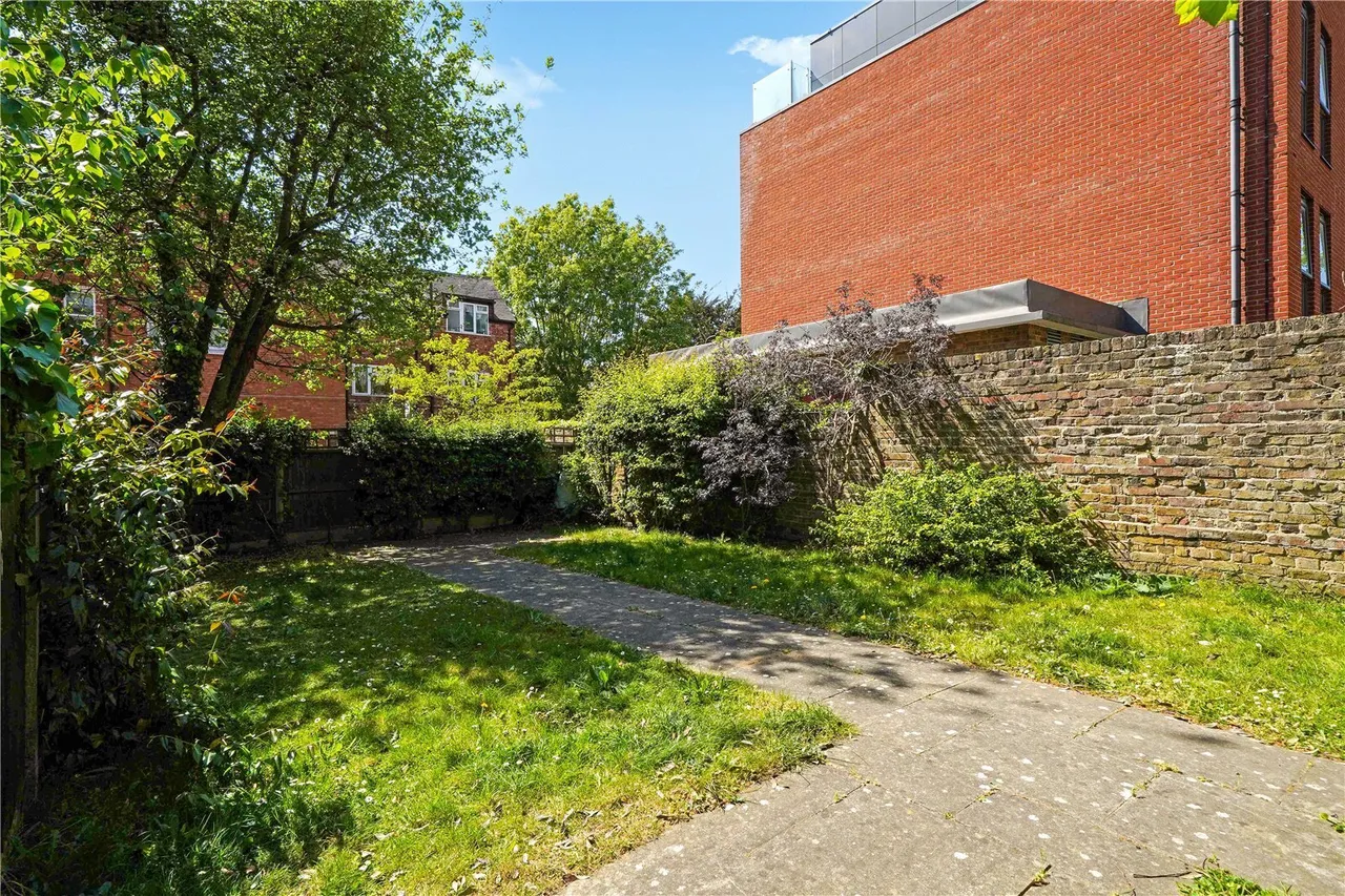 Mapesbury Road, Willesden Green, London, NW2, photo 9