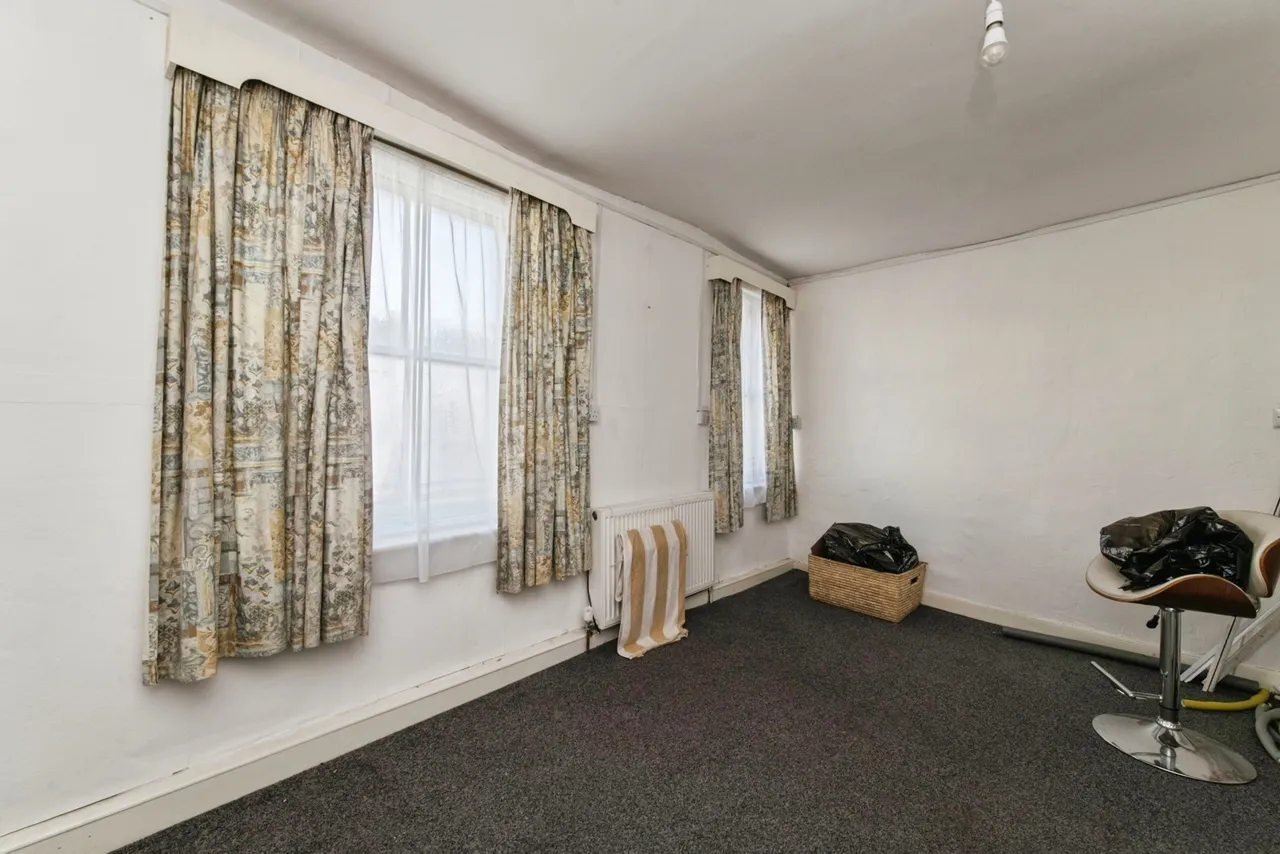High Street, Honiton, EX14, photo 15