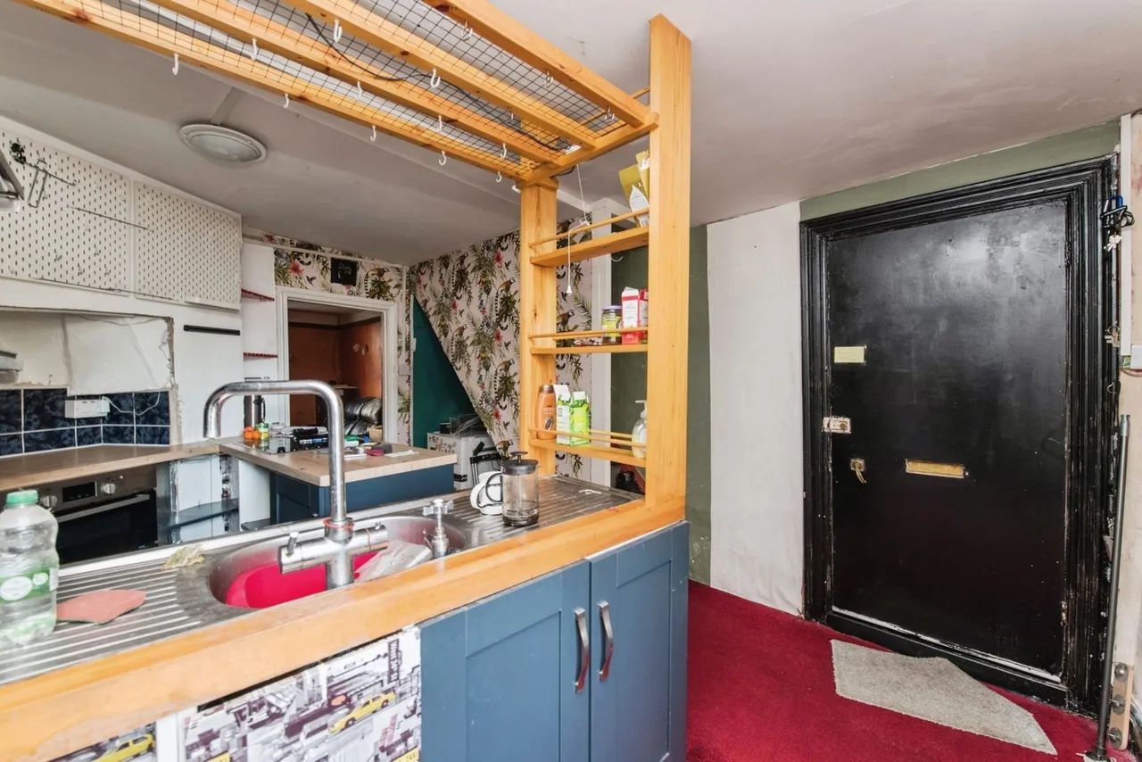 High Street, Honiton, EX14, photo 6