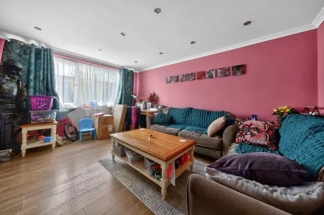 Ingram Avenue, Aylesbury, HP21, photo 6