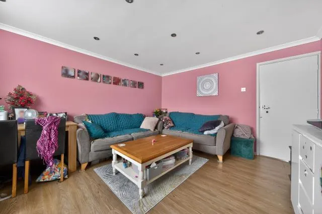 Ingram Avenue, Aylesbury, HP21, photo 4