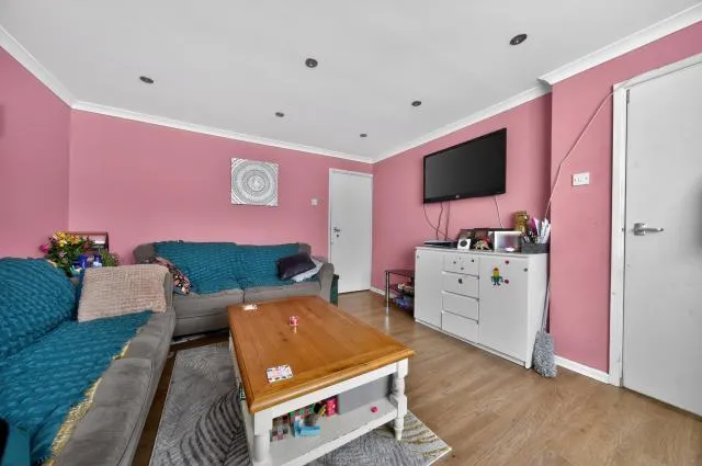 Ingram Avenue, Aylesbury, HP21, photo 5