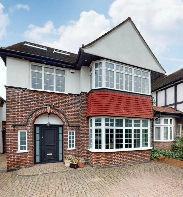 6 bed property to rent — 6 bed detached house to rent Highfield Gardens, London NW11