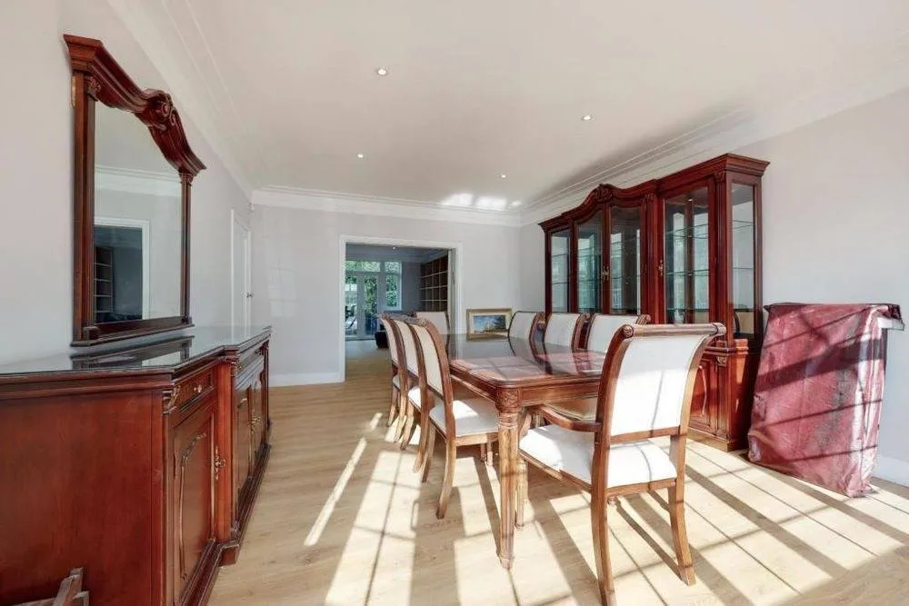 6 bed detached house to rent Highfield Gardens, London NW11, photo 5