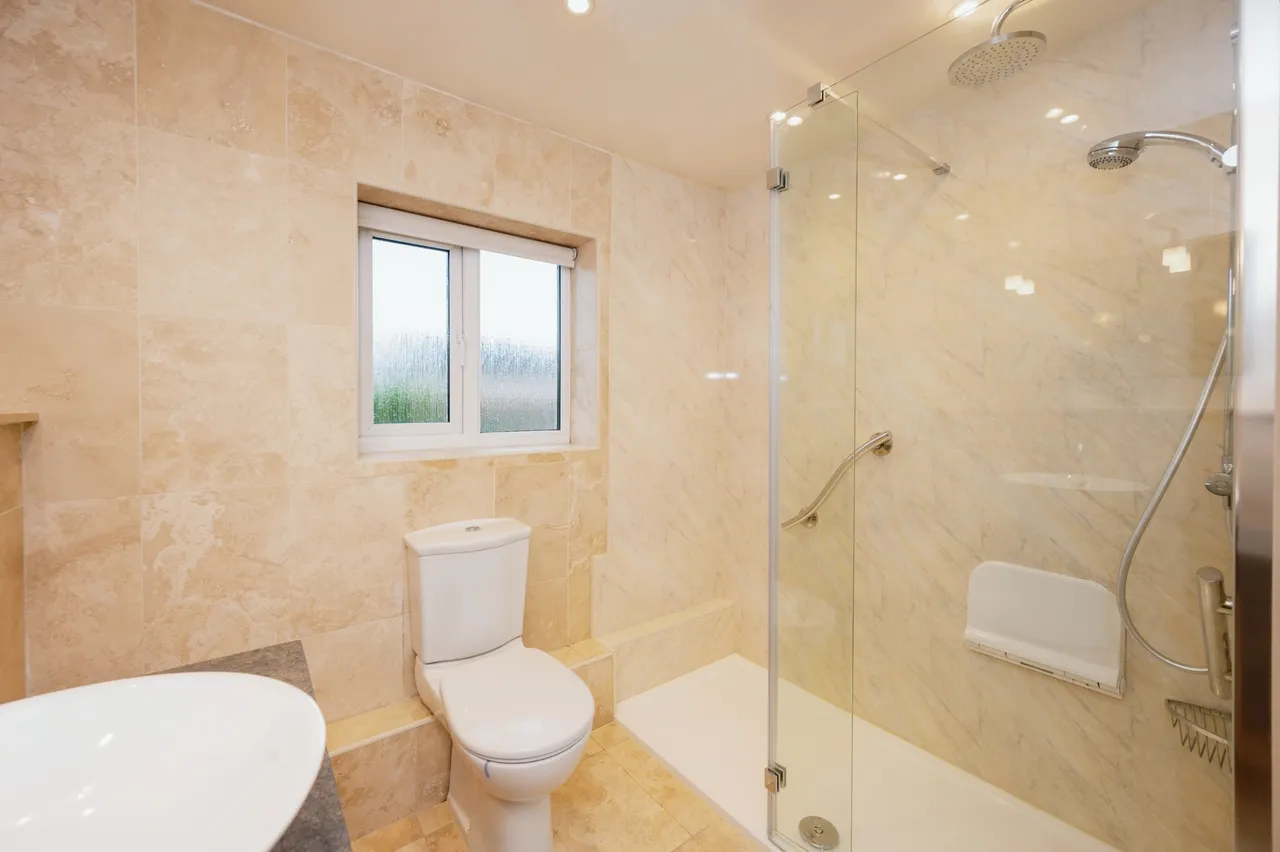 Farndale, Widnes, WA8, photo 13