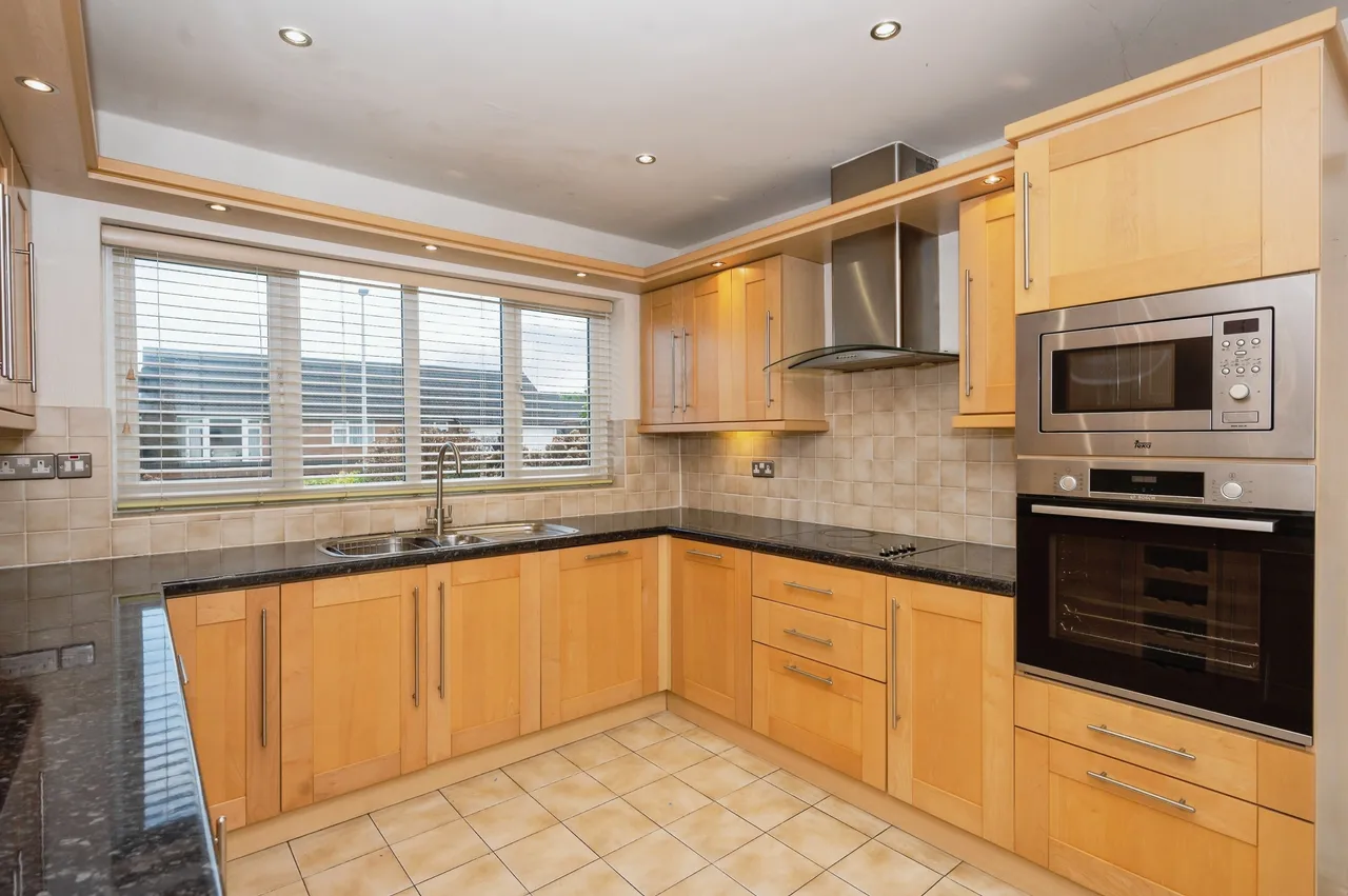 Farndale, Widnes, WA8, photo 6