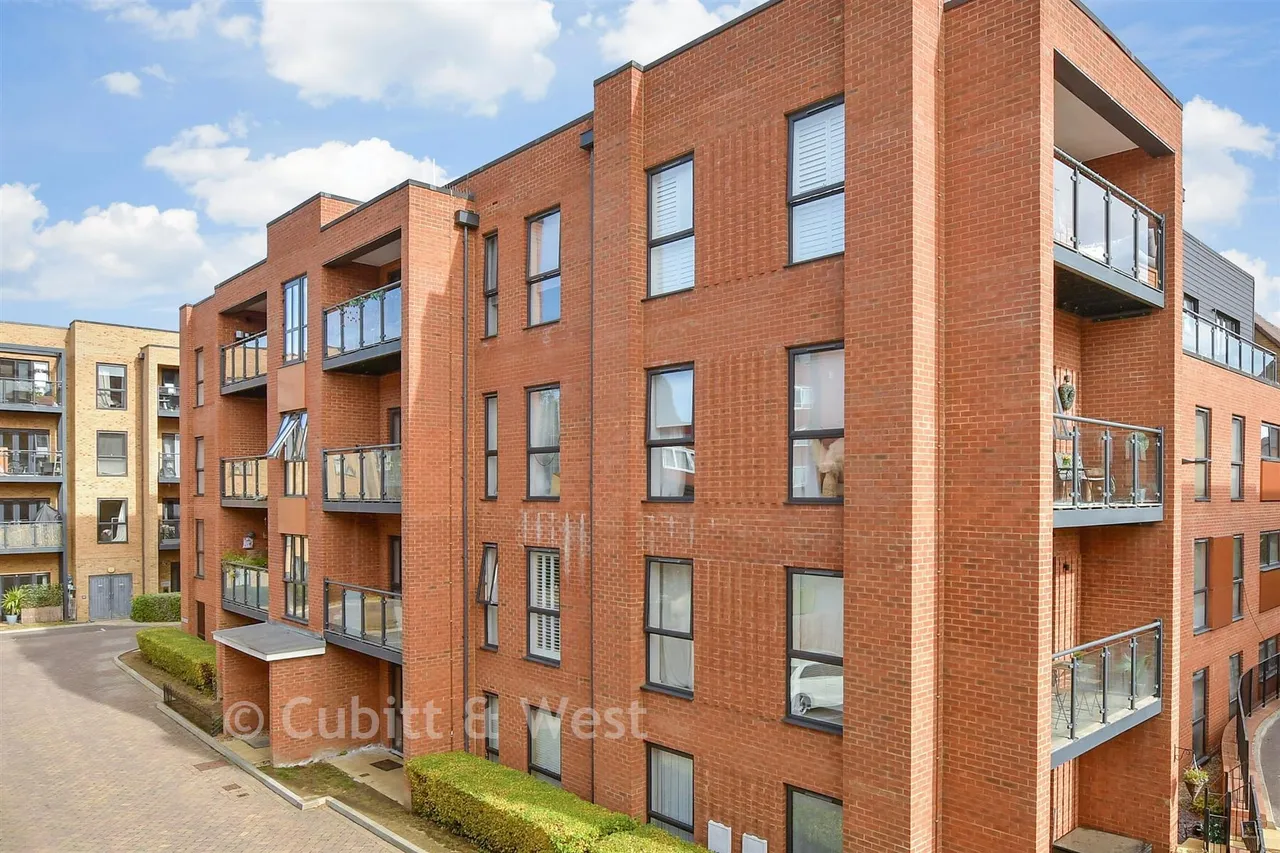 2 bed flat for sale, Twill Way, Wallington, SM6