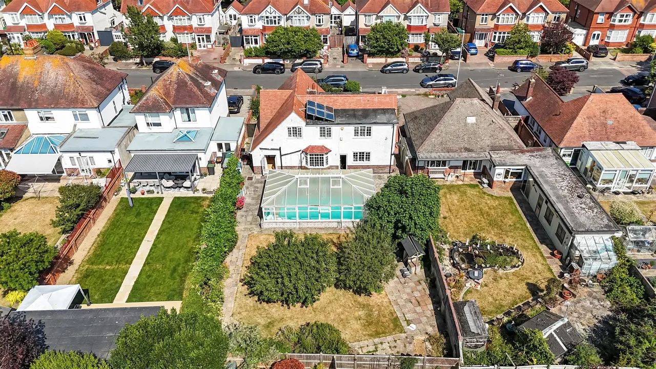 Loxwood Avenue, Worthing, photo 27