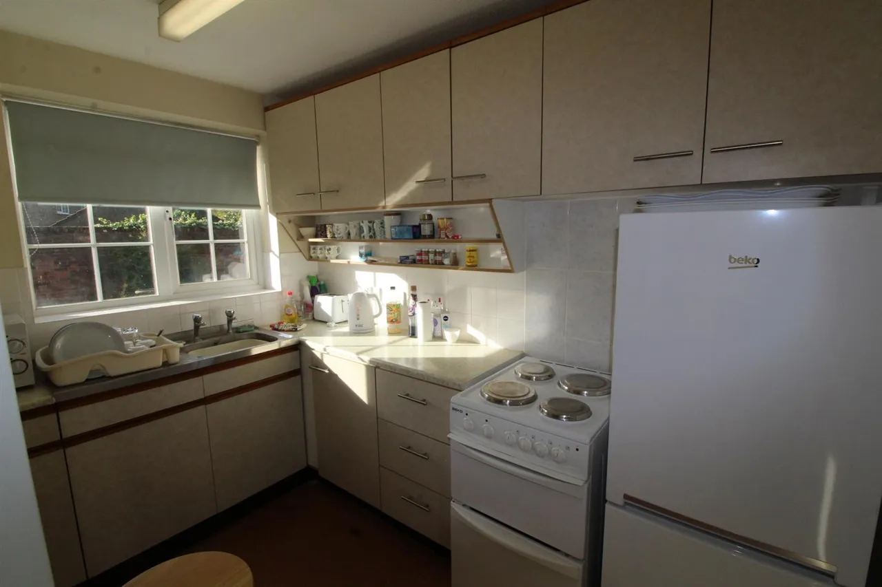 Thorncroft, Englefield Green, Surrey, TW20 0SB, photo 5