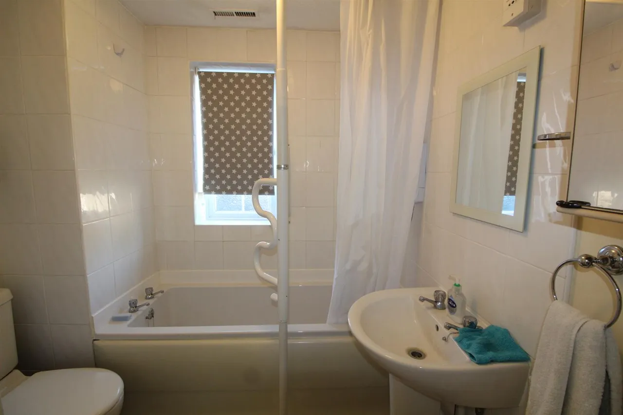 Thorncroft, Englefield Green, Surrey, TW20 0SB, photo 12