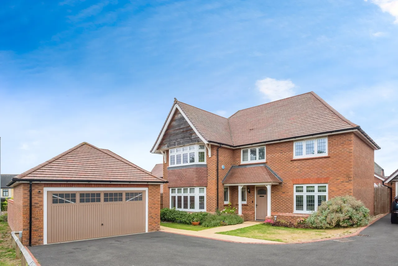 4 bed house for sale — Jade Close - Abbey Farm, Swindon