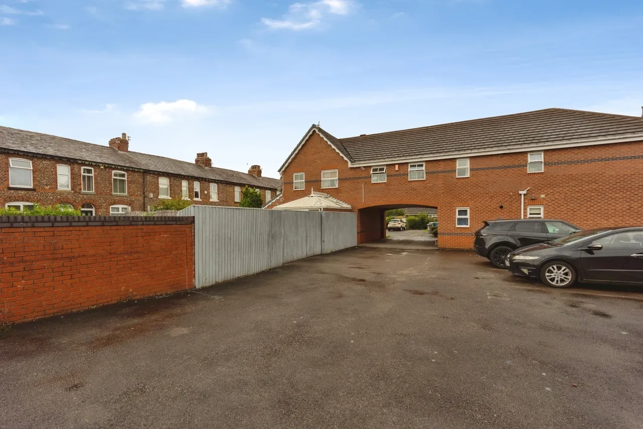 Lindow Street, Sale, Greater Manchester, M33, photo 19