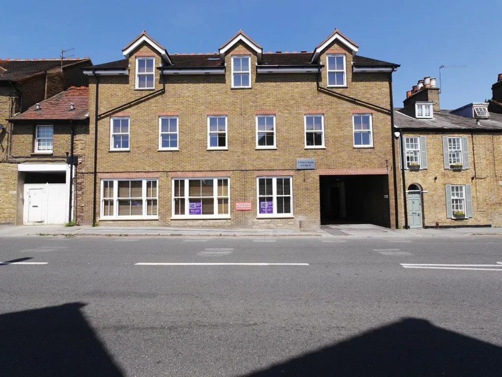 High Street, Iver, SL0, photo 9