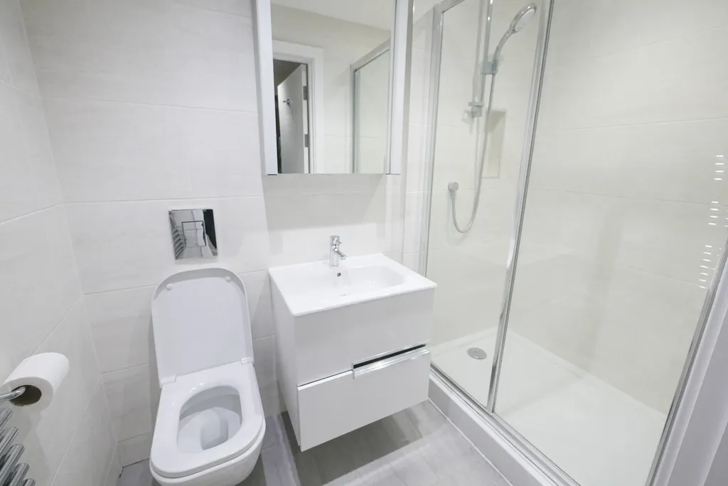High Street, Iver, SL0, photo 12
