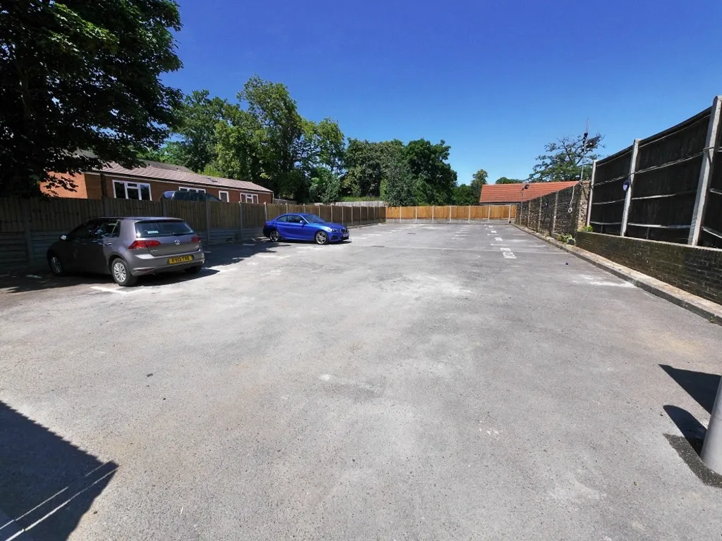 High Street, Iver, SL0, photo 16