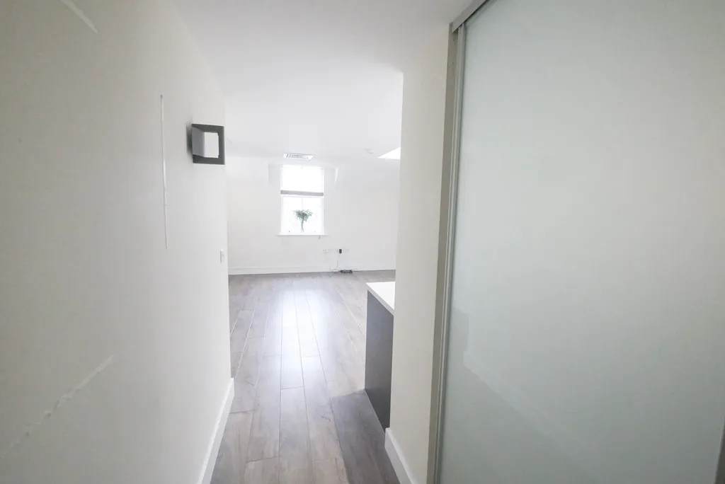 High Street, Iver, SL0, photo 13