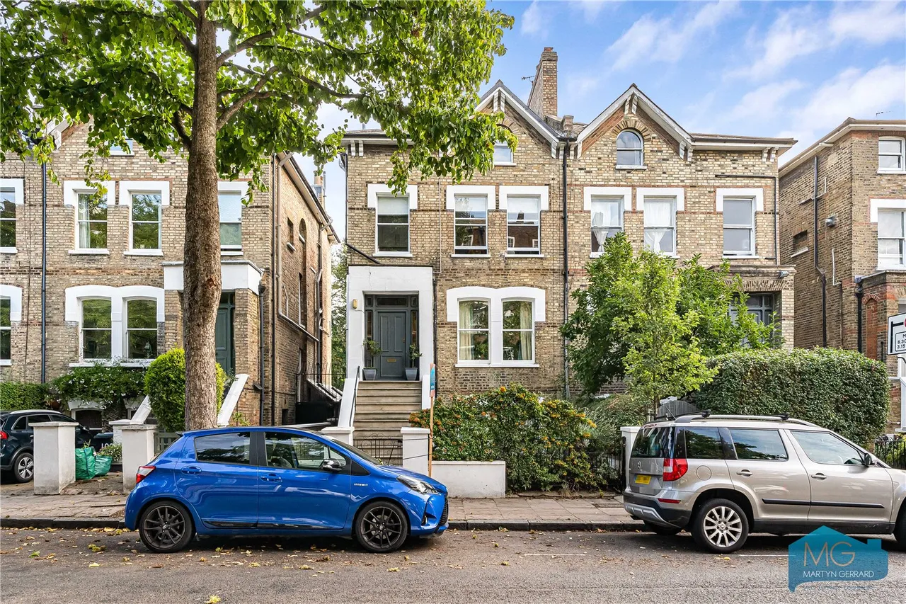 2 bed flat for sale, Hazellville Road, London, N19