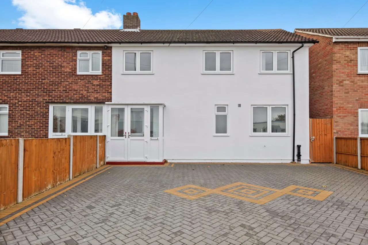 4 bed property for sale — Princes Road, Dartford, Kent, DA2 6NG