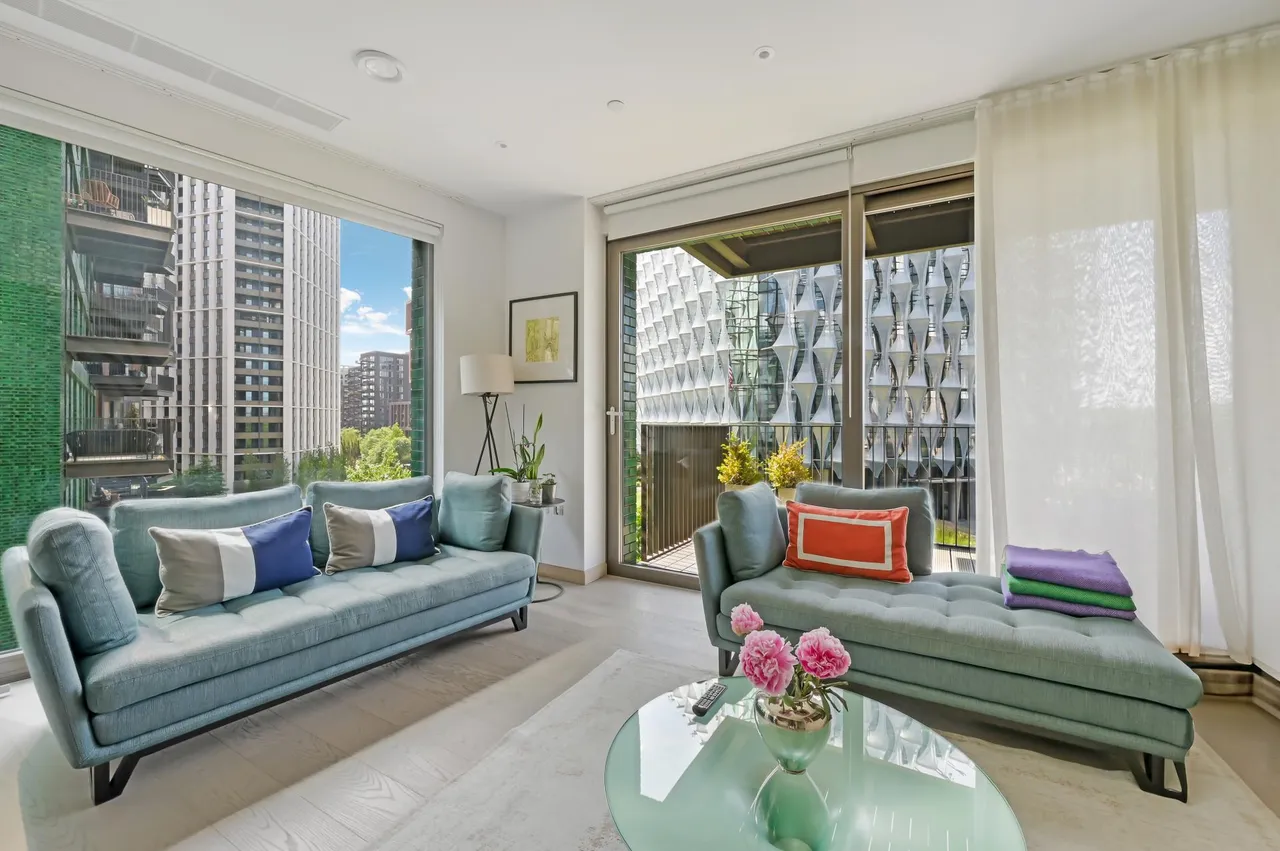 3 bed flat for sale, Embassy Gardens, Nine Elms, SW11