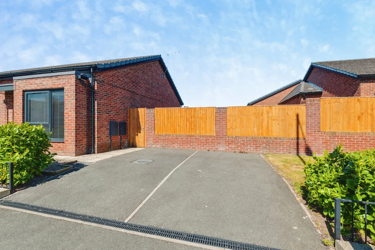 Madeira Drive, Liverpool, L25, photo 4
