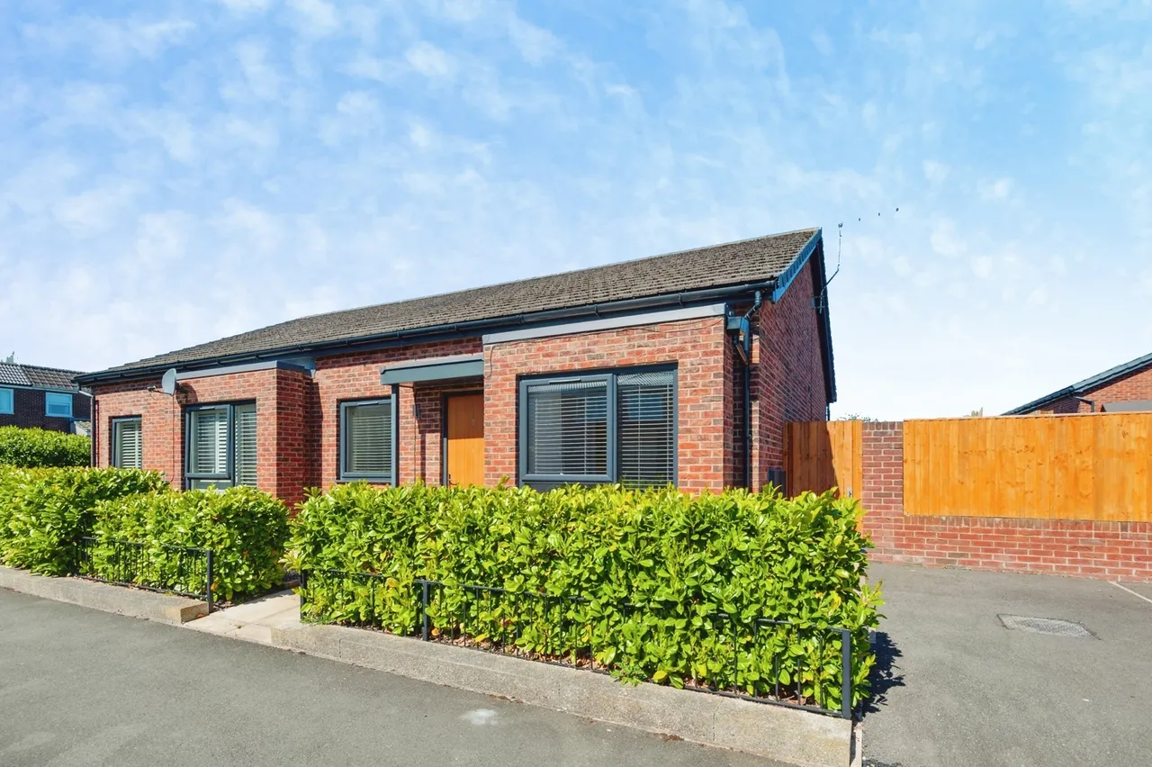 Madeira Drive, Liverpool, L25, photo 2