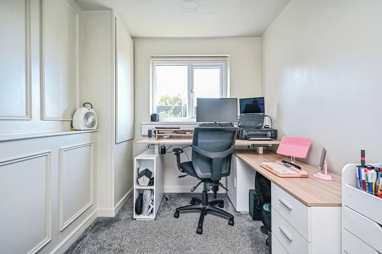 Hough End Garth, Leeds, LS13, photo 24