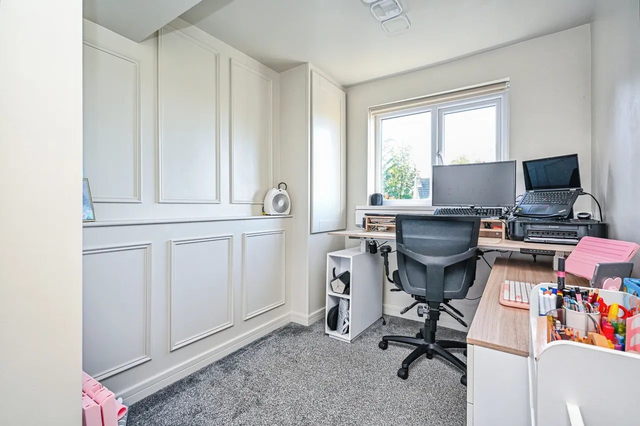 Hough End Garth, Leeds, LS13, photo 25
