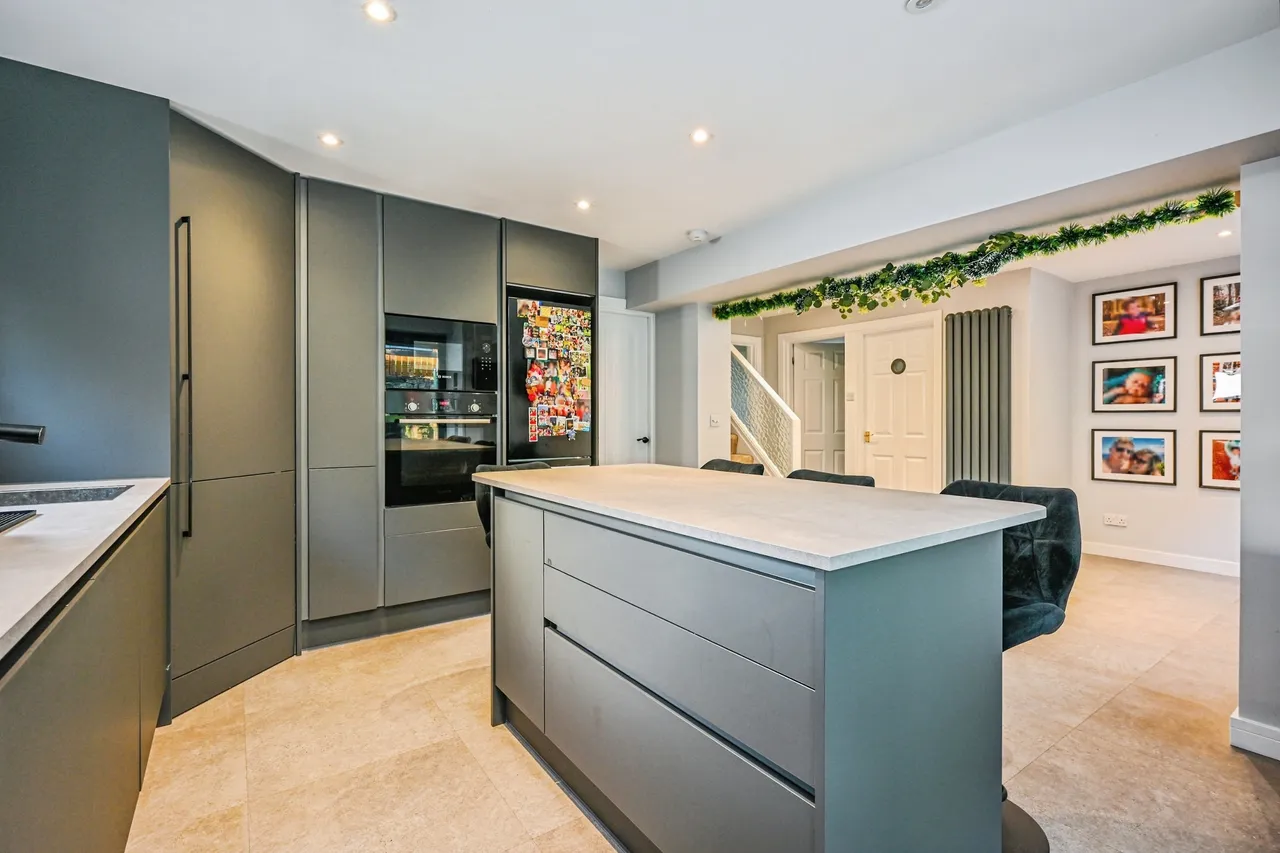 Hough End Garth, Leeds, LS13, photo 11