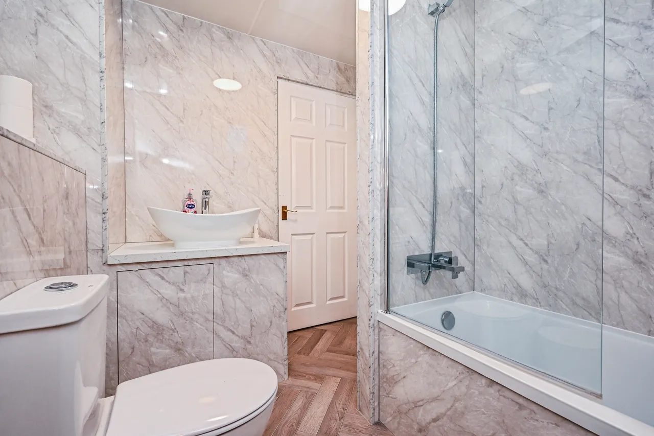 Hough End Garth, Leeds, LS13, photo 20