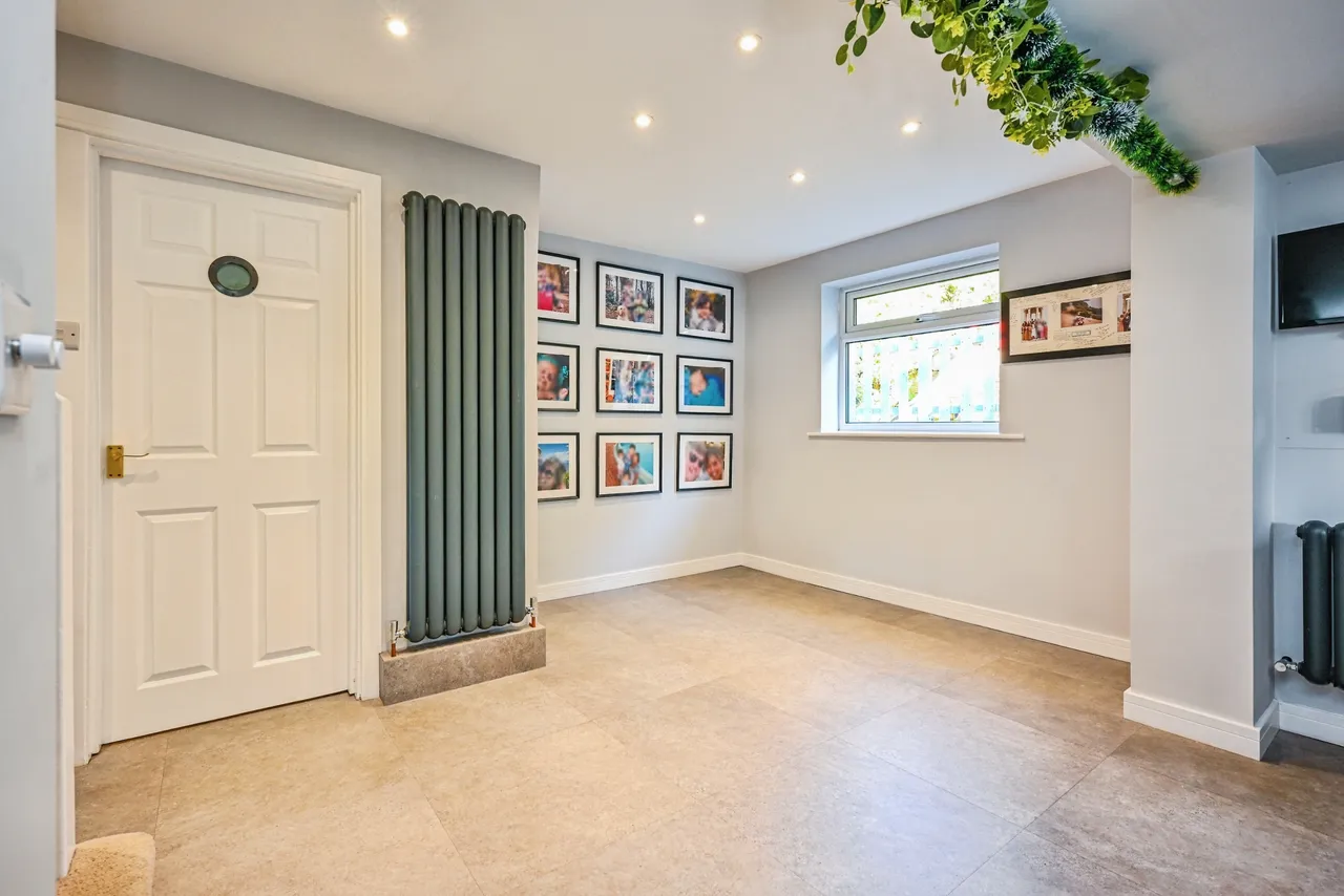Hough End Garth, Leeds, LS13, photo 12