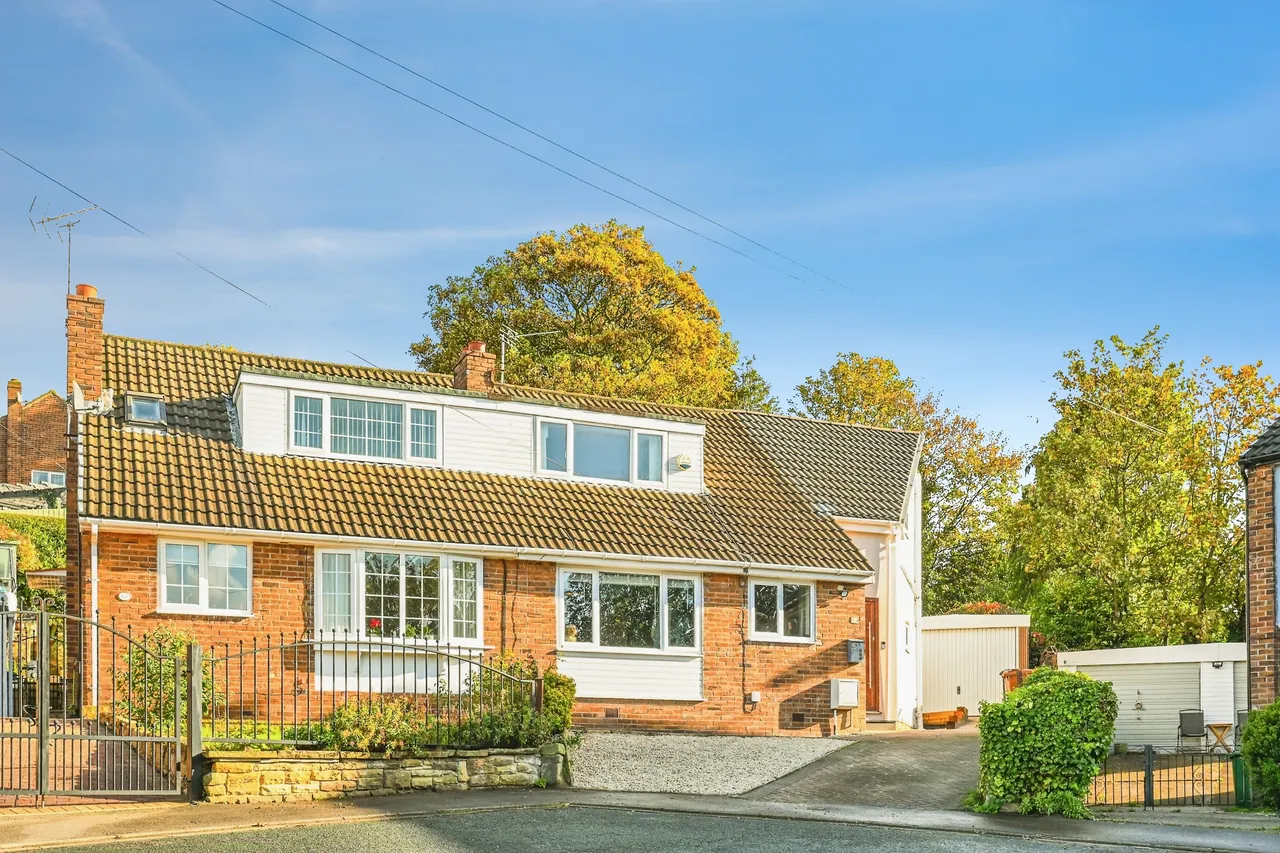 Hough End Garth, Leeds, LS13, photo 2
