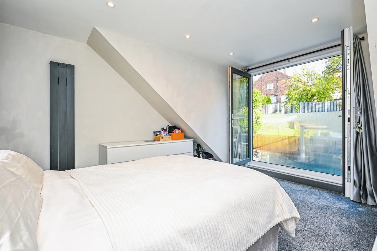 Hough End Garth, Leeds, LS13, photo 14
