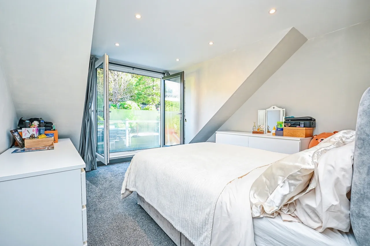 Hough End Garth, Leeds, LS13, photo 13