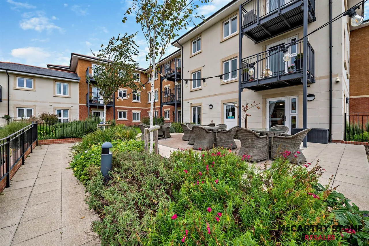 2 bed flat for sale, Flood Lane, Bridport, DT6