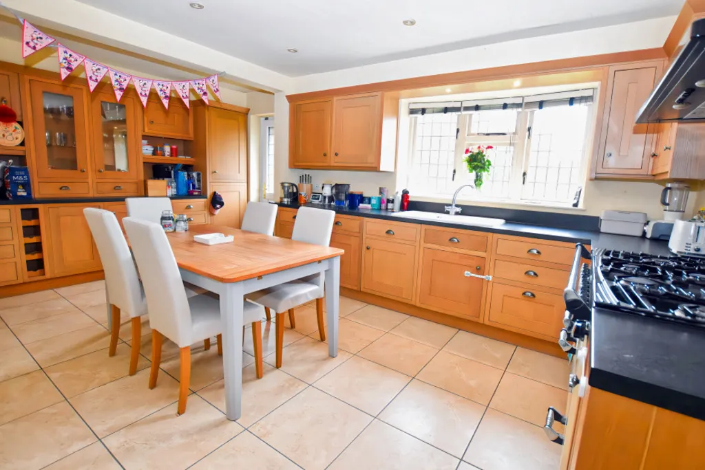 Sambrook Crescent, Market Drayton, photo 3