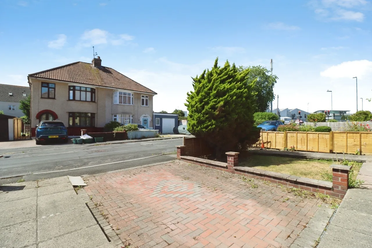 Cleve Road, BRISTOL, Avon, BS34, photo 11
