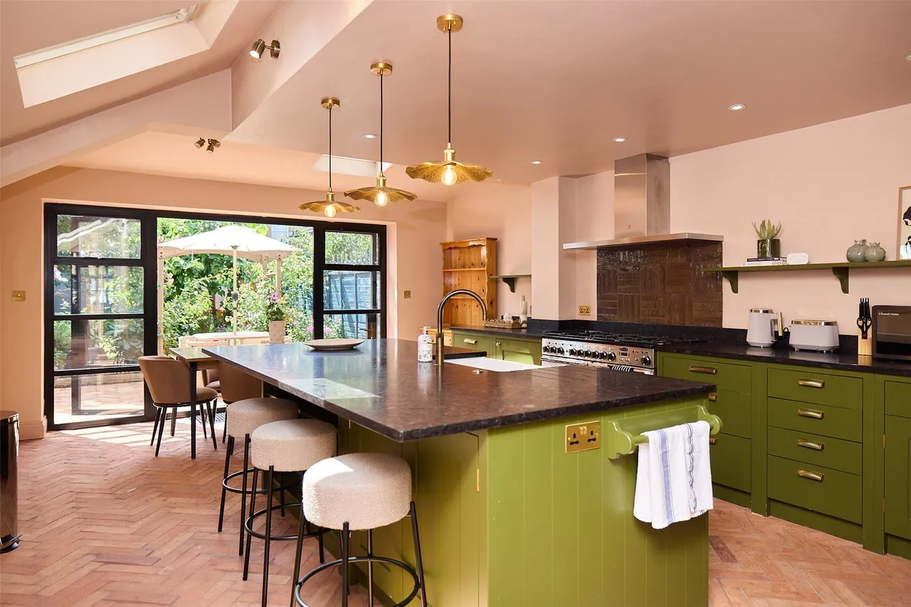 3 bed house to rent — Naylor Road, London, SE15