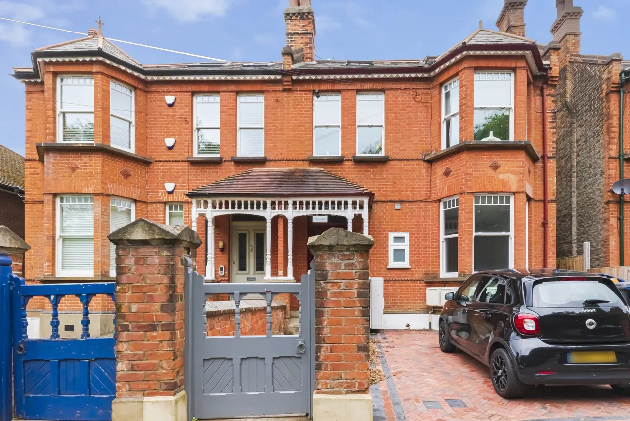 Hammers Lane, Mill Hill, NW7, photo 2
