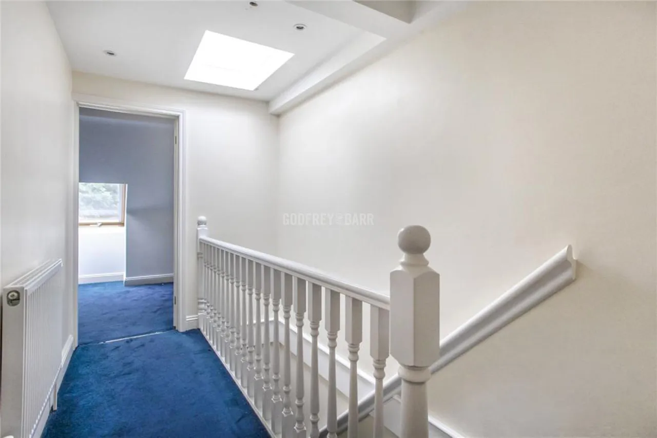 Hammers Lane, Mill Hill, NW7, photo 6