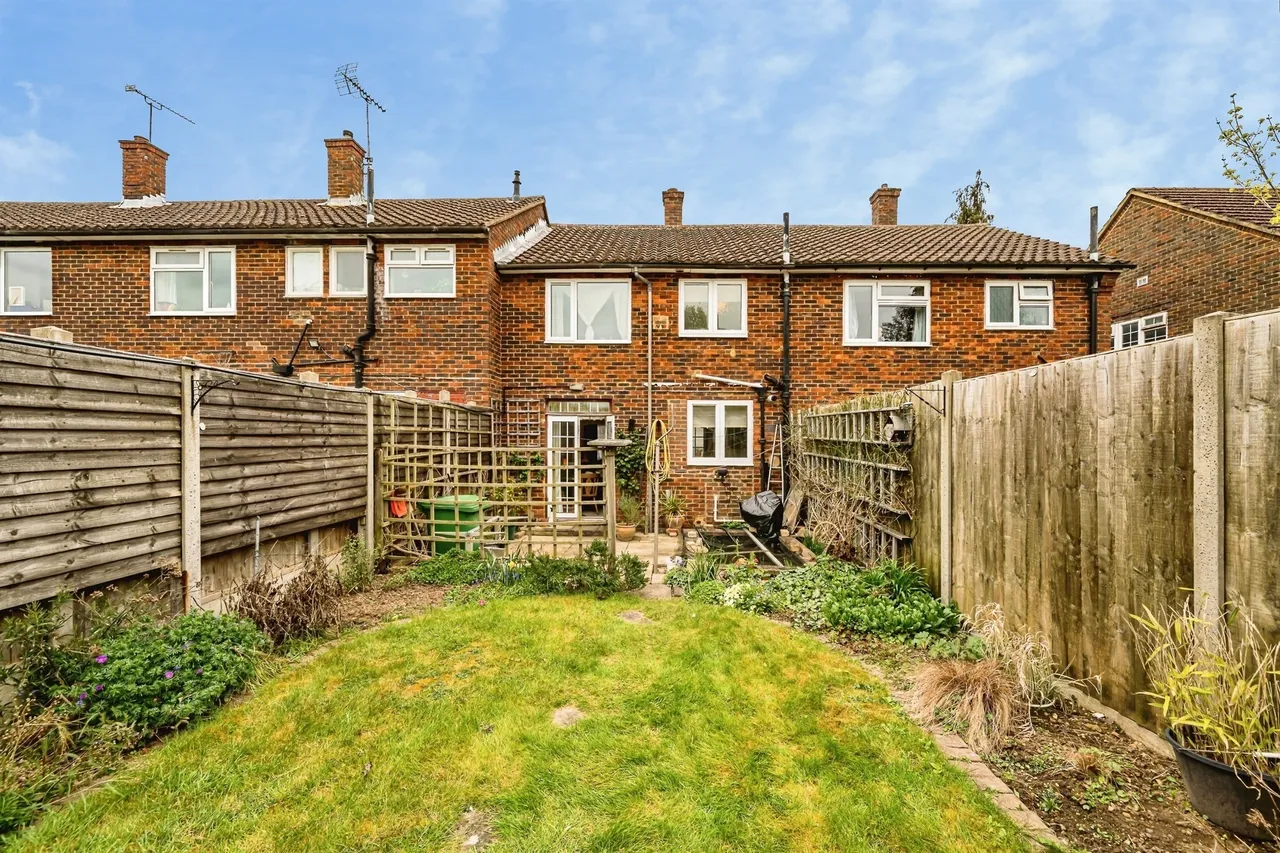 Long Readings Lane, Slough, SL2, photo 9
