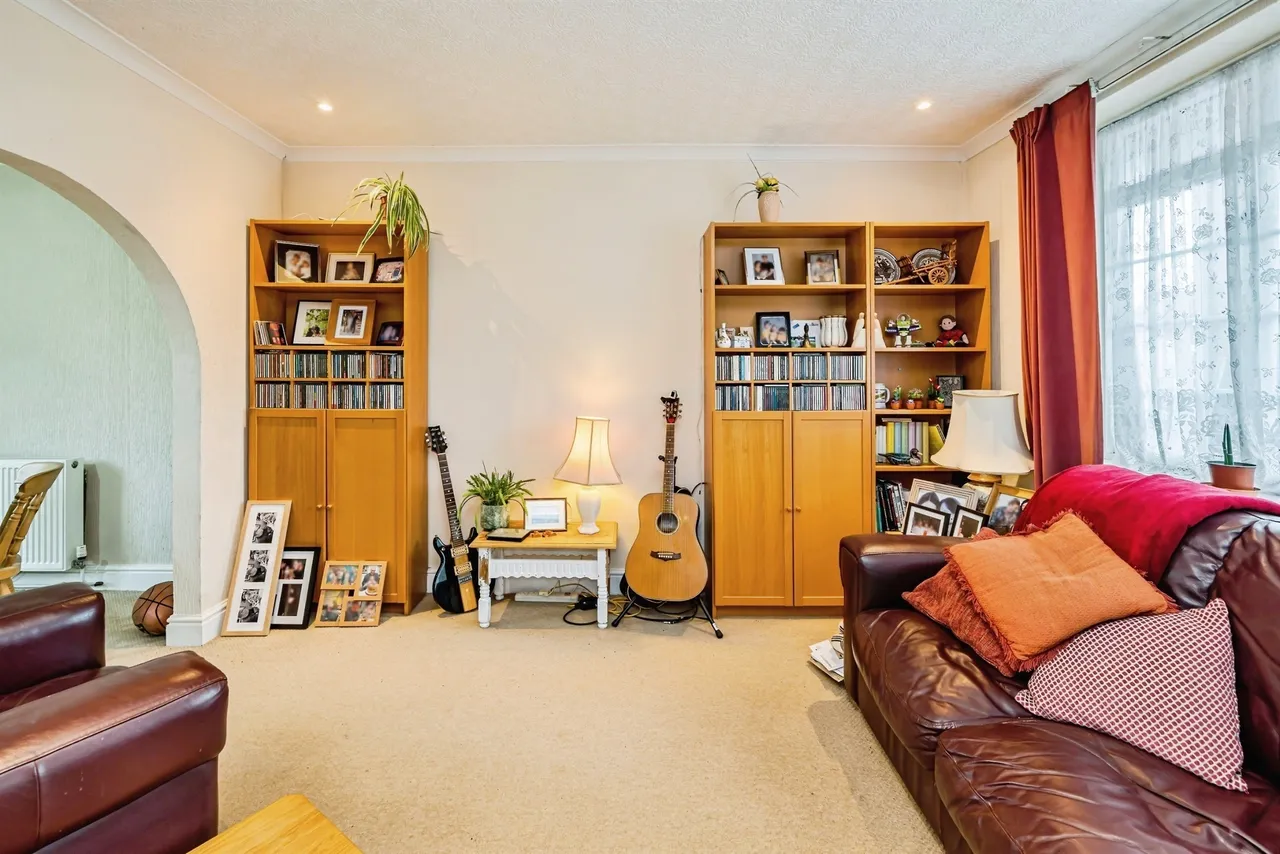 Long Readings Lane, Slough, SL2, photo 3